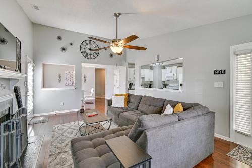 Convenient Hope Mills Home about 6 Mi to Fayetteville! in Hope Mills, USA