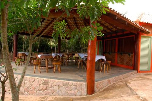 Restorāns, Pousada e Camping Claro Casa de Pedra de Delfinópolis -MG (Pousada e Camping Claro Casa de Pedra de Delfinopolis -MG) in Delfinopolisa