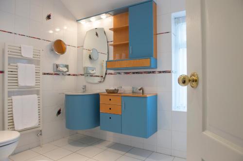 Regency Hotel - image 6