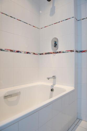 Regency Hotel - image 5