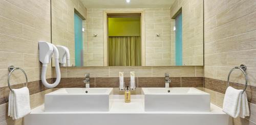 Bathroom, Genting Hotel Jurong near Boon Lay MRT Station