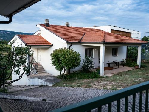 Viesnīcas āriene, New Holiday House, near Makarska in Šumet