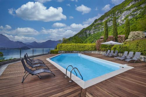 Villa with Garden View