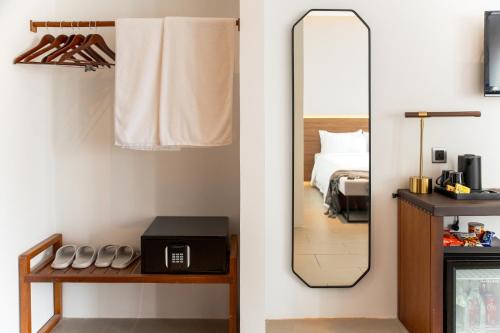 Deluxe Double Room with Balcony image 8