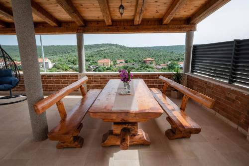Didova kuća, kamena vila sa bazenom u blizini Rogoznice (Didova kuca, kamena vila sa bazenom u blizini Rogoznice) in Rogoznica