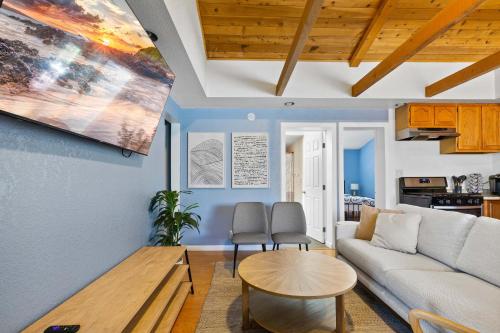Cozy 3BR Home Great for Long Stays in Rancho Cucamonga, USA