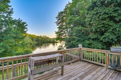 Lakefront Maine House ~ 4 Mi to Colby College in Waterville (Maine)