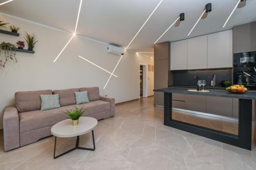 Aparthotel OLIVE with jacuzzi and breakfast in Новаля