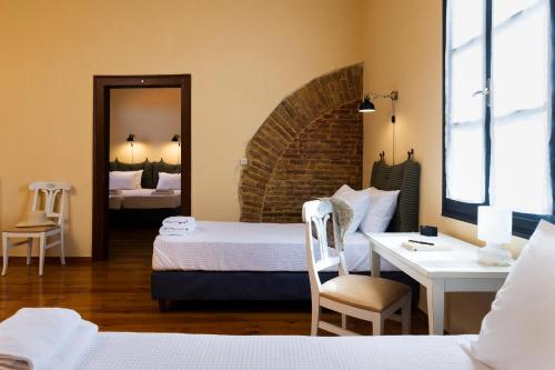 Standard Quadruple Room room in Sundial Lodge