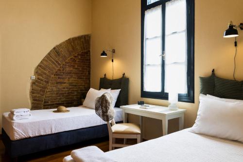 Standard Quadruple Room image 2