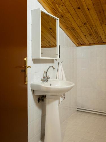 Standard Quadruple Room image 4