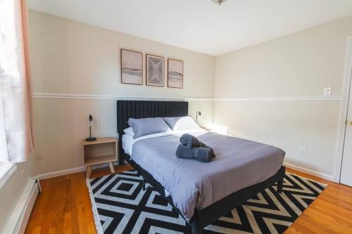 Roomy Boston 5BD-3BA-Pool Table-Free Parking