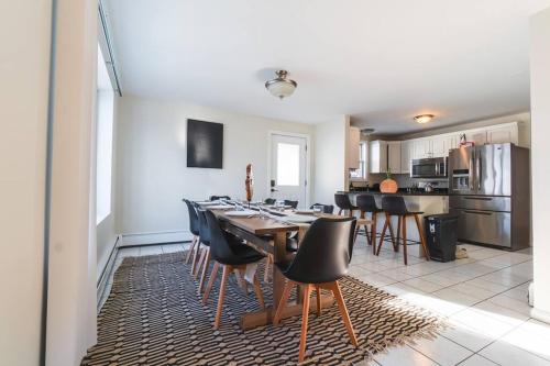 Roomy Boston 5BD-3BA-Pool Table-Free Parking in Revere, USA