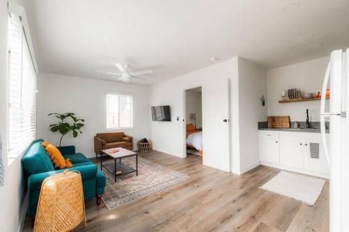 Top Floor Suite Full Kitchen Huge Fenced Backyard in San Diego, USA