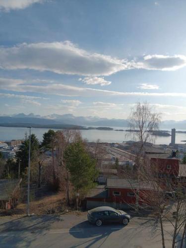 Sentralt, kort vei til byens fasiliteter in Мольде