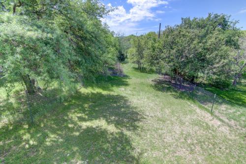 Spacious 3BR Retreat Close to Downtown & Outlets in San Marcos, USA