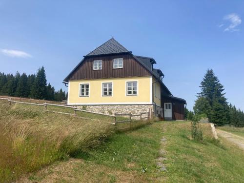 ทัศนียภาพภายนอกโรงแรม, Apartmán Nad Modravou (Apartman Nad Modravou) in โมดราวา