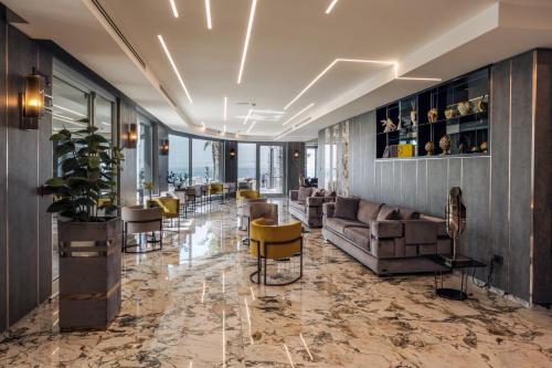 Фойє, Hotel & Resort Tre Fontane Luxury in Портічі