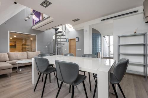 Penthouse Apartment with Terrace - Tap to explore photos