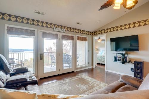 Lakefront Branson Condo, Near Silver Dollar City! in Branson, USA
