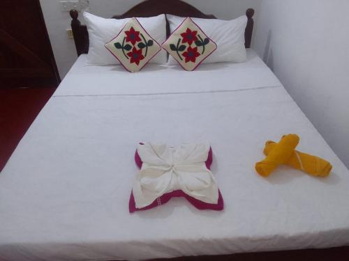 Standard Double Room image 5