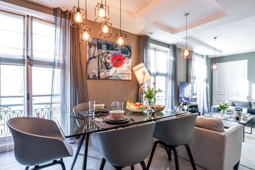 1min Walk From Champs Elysees - Avenue Montaigne - Ac - Self-checkin - Working Desk - Salle Pleyel