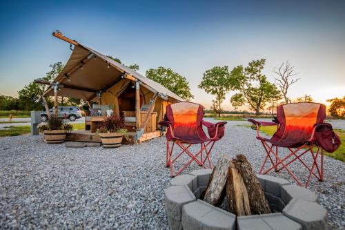 Roaring River's Cozy Nature Retreat
