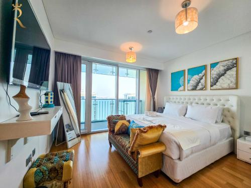 Al Raha Serenity - Spacious 2BR Getaway Near Yas Island & Al Raha Beach in Al Raha Beach