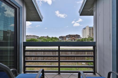 Serene Sea Woods Escape In A Spacious 2-bedroom Condo in New Smyrna Beach, USA