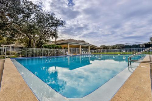 Serene Sea Woods Escape In A Spacious 2-bedroom Condo in New Smyrna Beach, USA