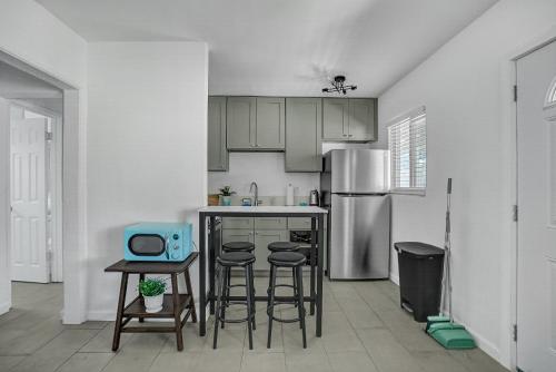 NEW Cozy Beautiful 2BR 1BA APT in Rancho Cucamonga, USA