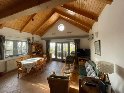 Mandula House in ปาลอซนัก