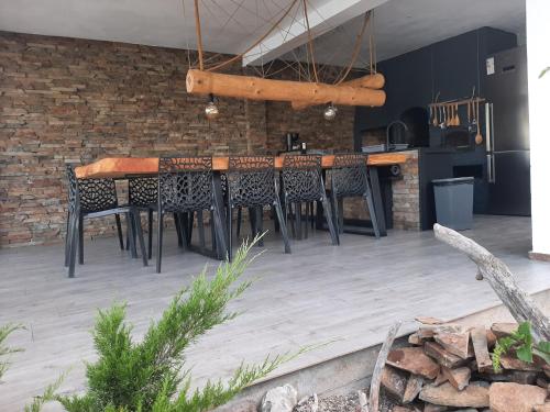 Iekārtas, La Piticu in Dubova