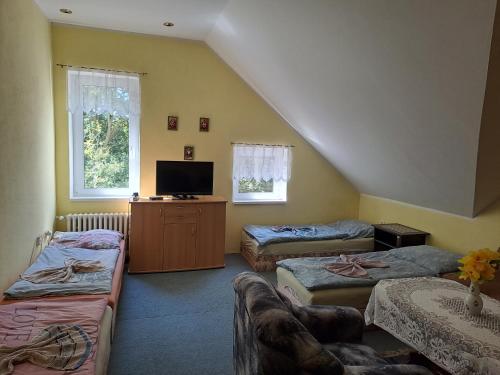 4 twin beds