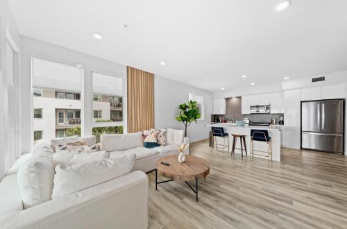 Blue Marlin 3BR Retreat With Marina View Pool in Los Angeles, USA