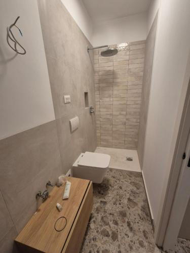 浴室, Omis apartment - near beach and town center, ground floor with small garden in 奧米什