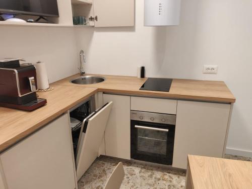 設施, Omis apartment - near beach and town center, ground floor with small garden in 奧米什