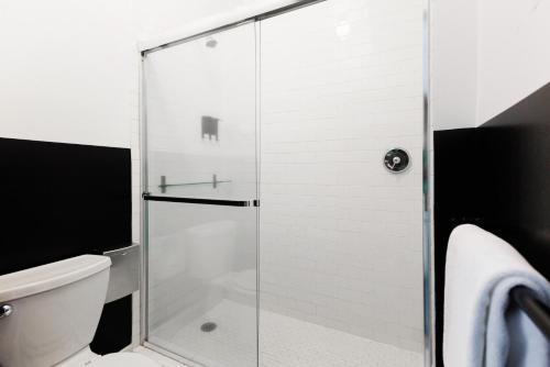 Deluxe Double Room - Self Check-in with Virtual Front Desk image 3