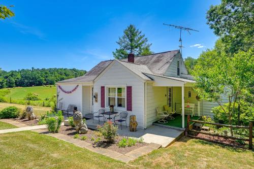 Family Fancy Gap Cottage with Deck - Pets Welcome! in Fancy Gap, USA