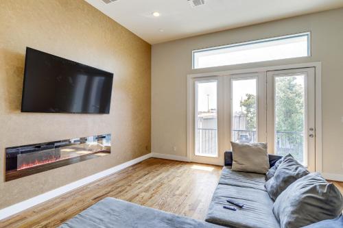 Houston Home with Rooftop Patio - 3 Mi to Downtown! in Houston, USA