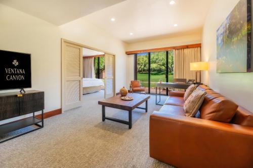 2 queen beds, 1 sofa bed