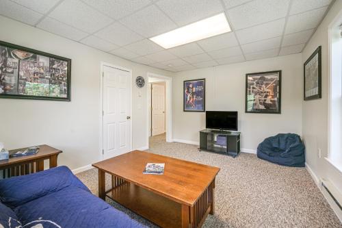 State College Apartment Walk to Beaver Stadium! in State College, USA