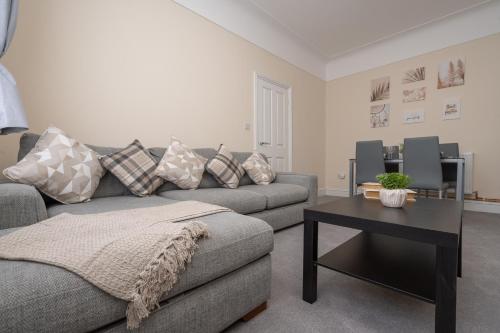 Large cosy house - free on street parking, Liverpool (photo 4)