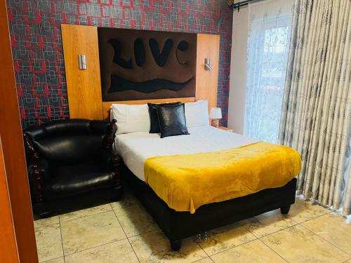 Parow city -Star Legend Lodge Room Type - Deluxe Double Room with Balcony