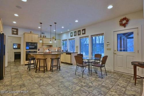 Lake Naomi; Your Ultimate Retreat in Pocono Pines, USA