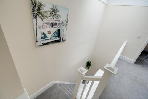 Large cosy house - free on street parking near Spire