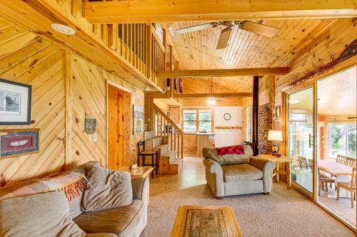 Alexandria Lakeside Hideaway with Fire Pit! in Alexandria, USA