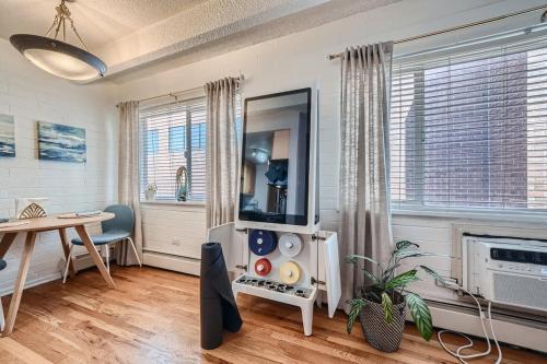 The Pink Pearl 1BD 30 Day Pool Wash Park West in Denver, USA