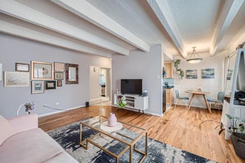 The Pink Pearl 1BD 30 Day Pool Wash Park West in Denver, USA