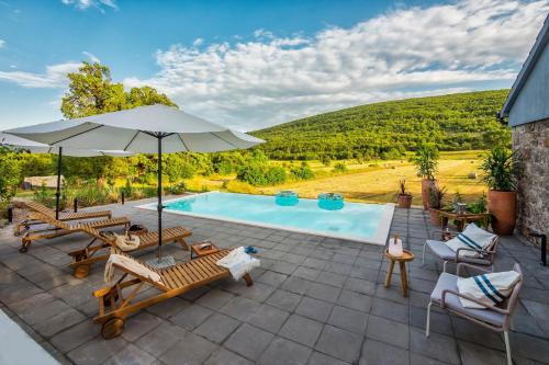 Villa 'Stone Garden' - Countryside with Heated Pool & Hot Tub